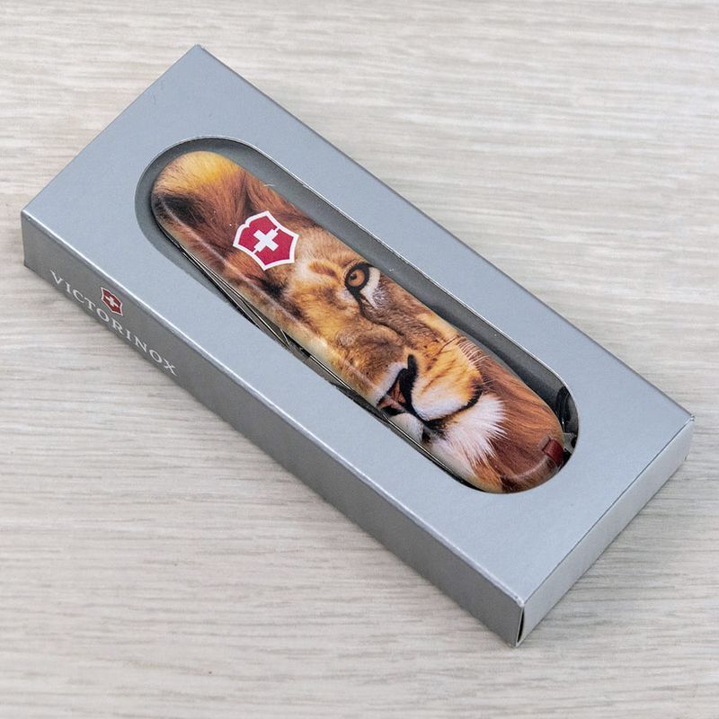 Складной нож Victorinox (Швейцария) из серии Spartan.