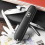 Складаний ніж Victorinox (Швейцарія) із серії Hiker.