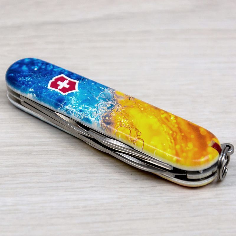 Складной нож Victorinox (Швейцария) из серии Spartan.