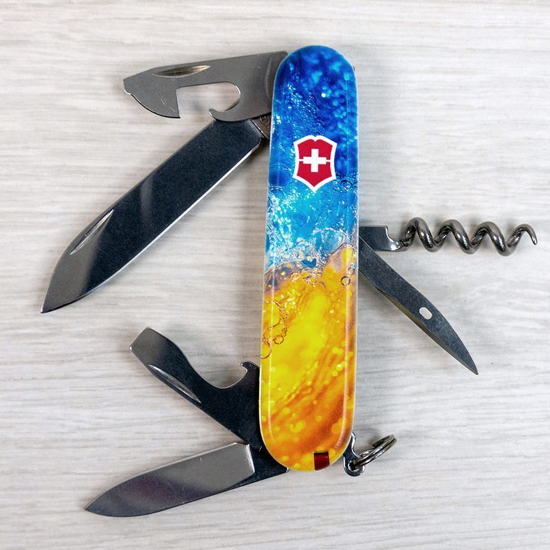 Складной нож Victorinox (Швейцария) из серии Spartan.