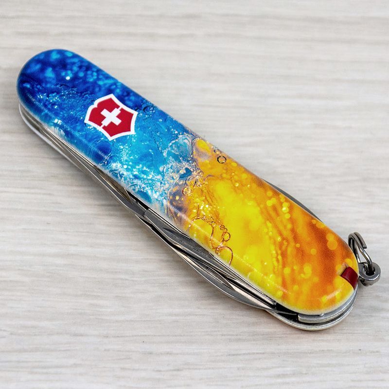 Складной нож Victorinox (Швейцария) из серии Spartan.