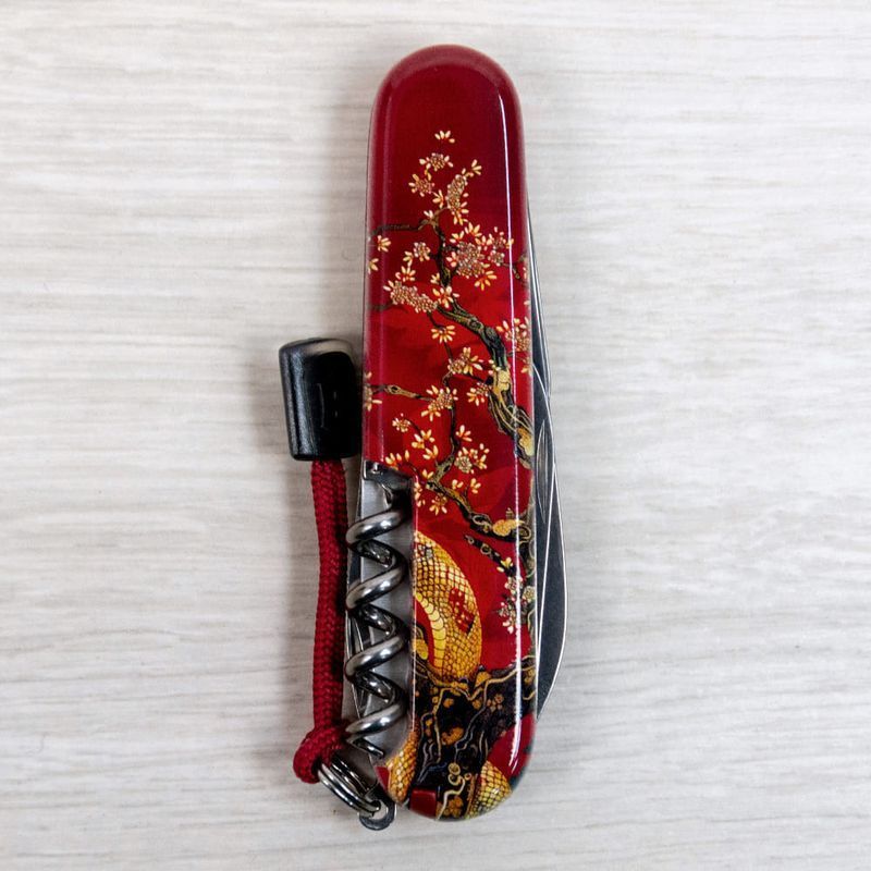 Складной нож Victorinox (Швейцария) из серии Spartan.