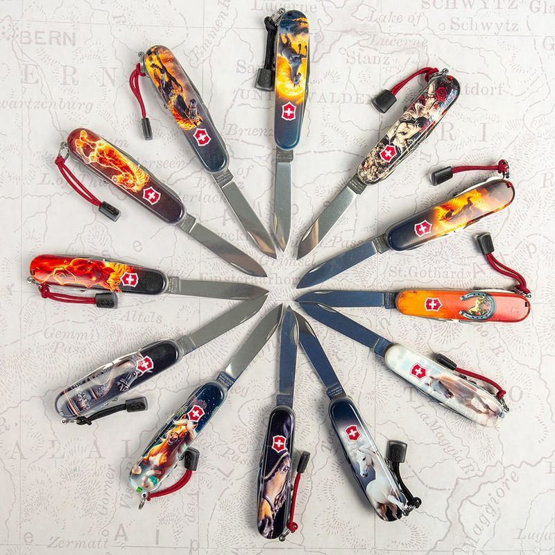 Складной нож Victorinox (Швейцария) из серии Spartan.