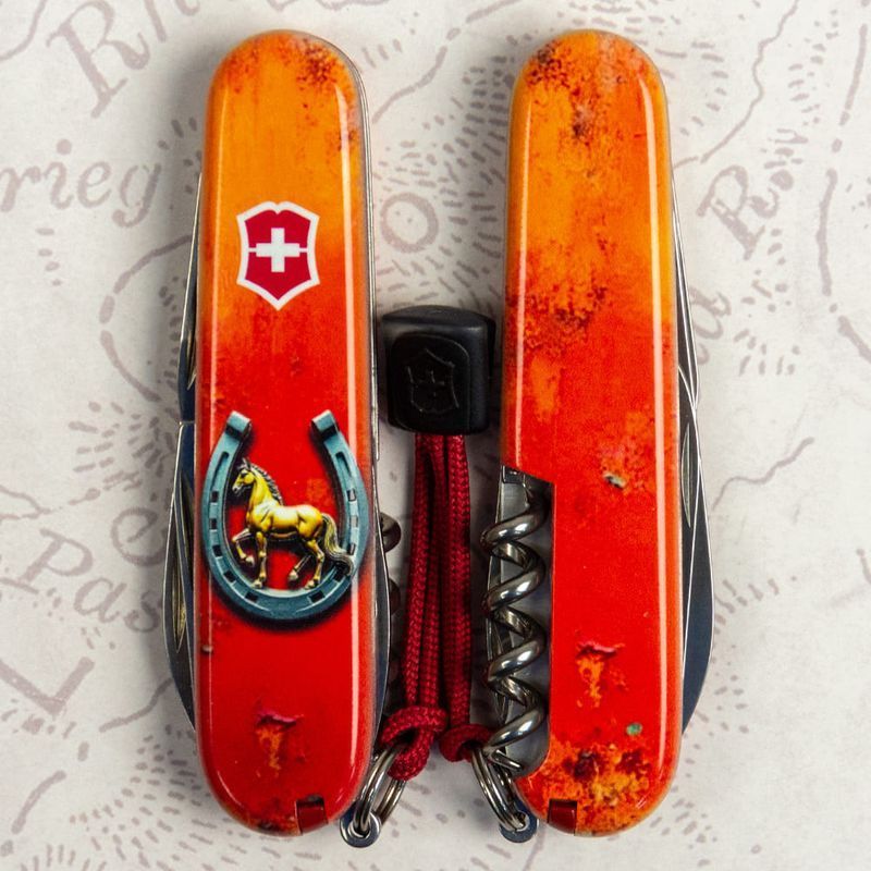 Складной нож Victorinox (Швейцария) из серии Spartan.