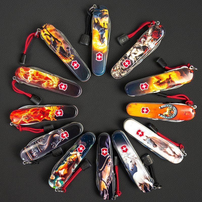 Складной нож Victorinox (Швейцария) из серии Spartan.