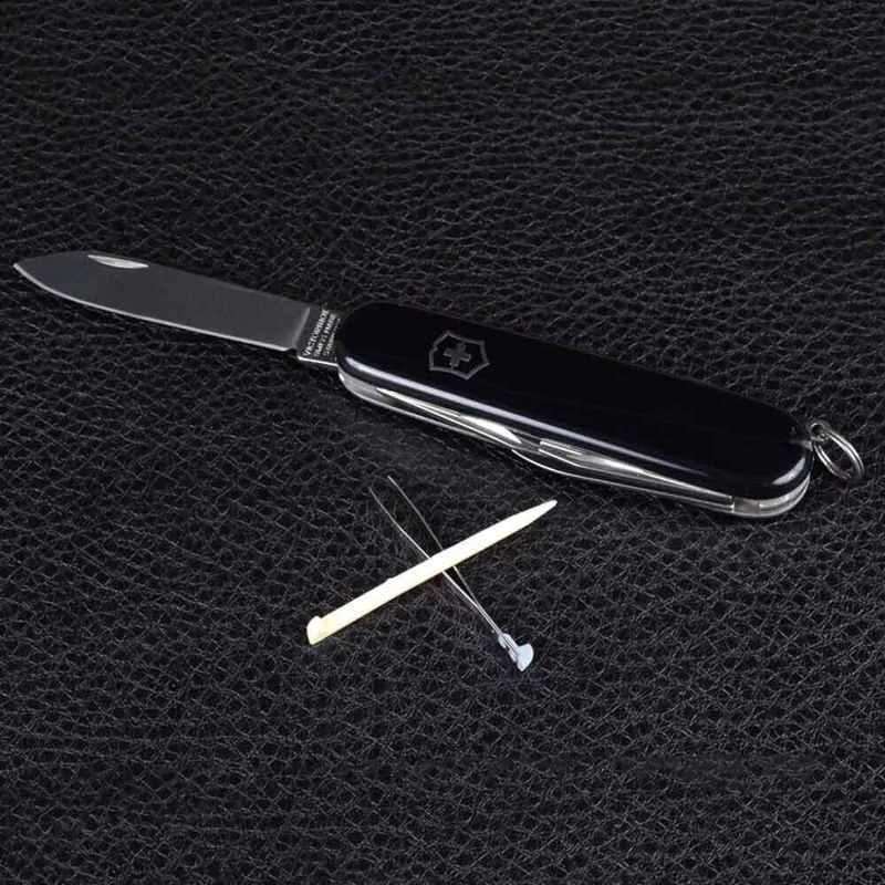 Складной нож Victorinox (Швейцария) из серии Spartan.