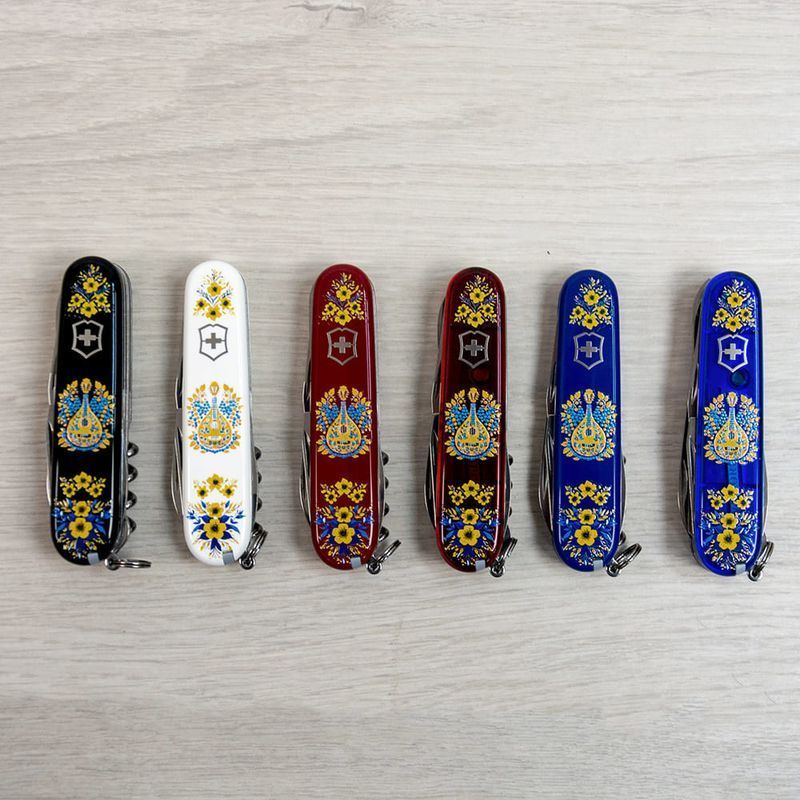 Складной нож Victorinox (Швейцария) из серии Huntsman.