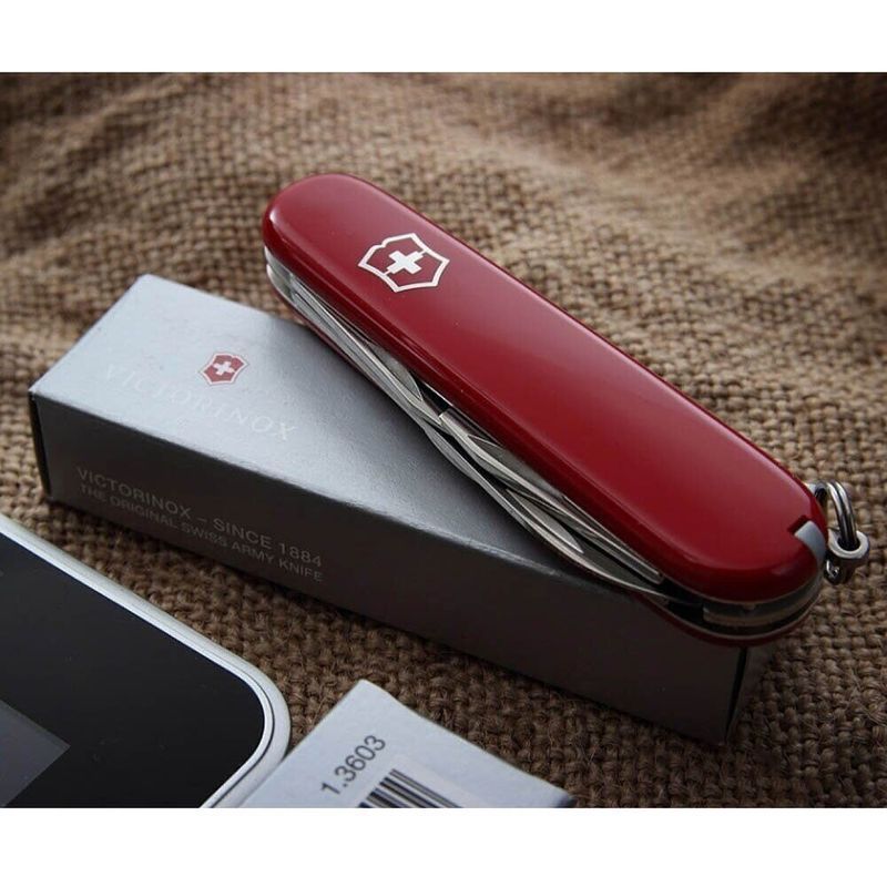 Складаний ніж Victorinox (Швейцарія) із серії Spartan.