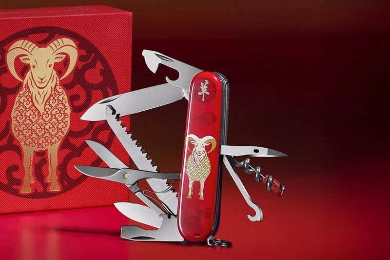 Складаний ніж Victorinox (Швейцарія) із серії Huntsman.