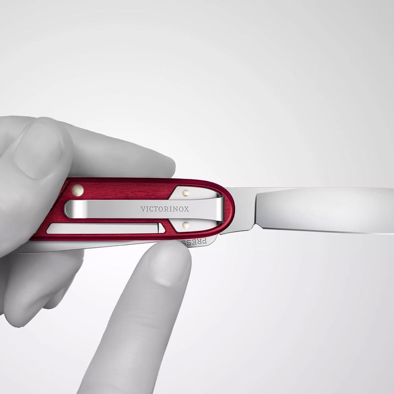 Складаний ніж Victorinox (Швейцарія) із серії Synergy.
