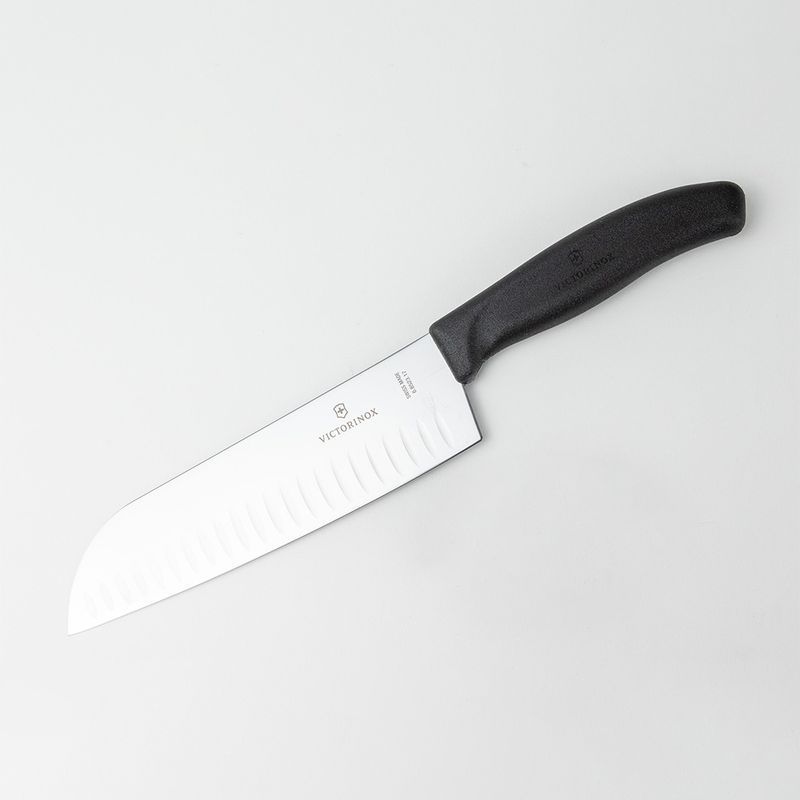 Кухонний ніж Victorinox SwissClassic Santoku 6.8523.17G чорний
