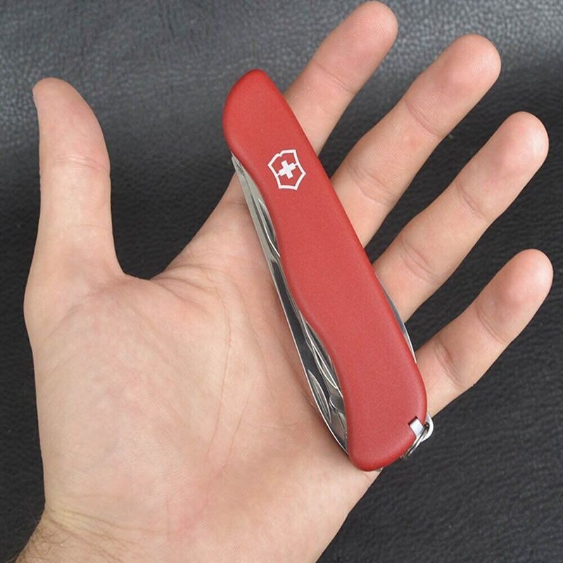 Складаний ніж Victorinox (Швейцарія) із серії Outrider.