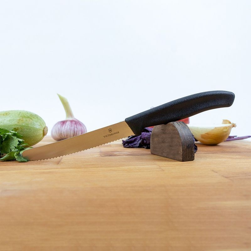 Кухонний ніж Victorinox SwissClassic Tomato&Table 6.7833 чорний