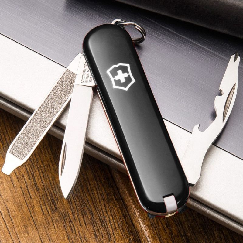 Складаний ніж Victorinox (Швейцарія) із серії Rally.