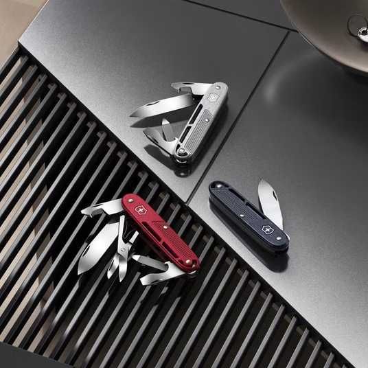 Складной нож Victorinox (Швейцария) из серии Synergy. Артикул