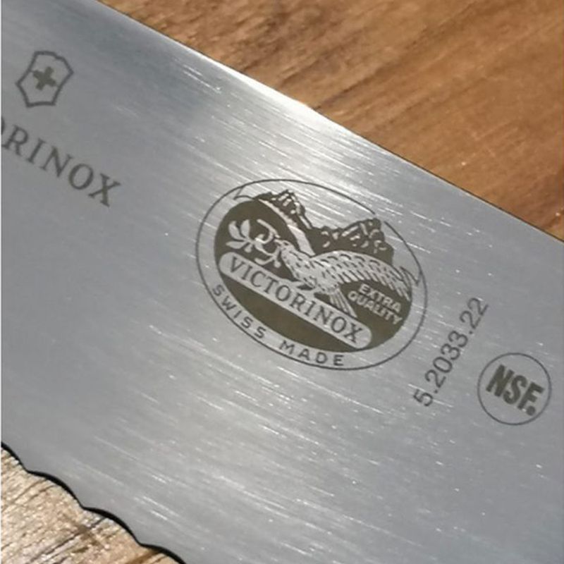 Кухонный нож Victorinox Fibrox Carving 5.2033.22 черный