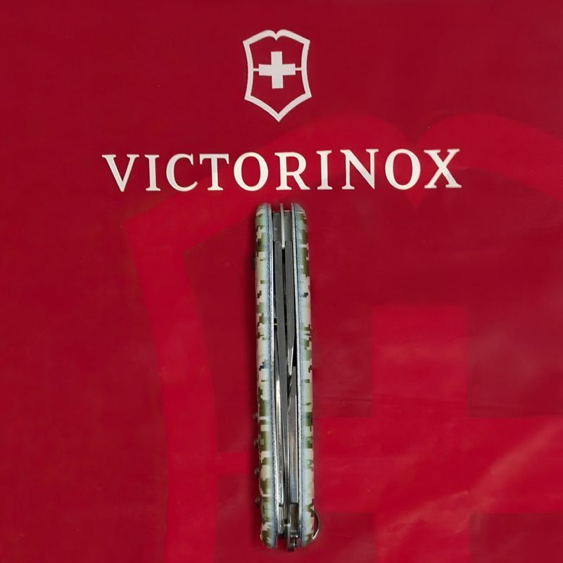 Складной нож Victorinox (Швейцария) из серии Spartan.