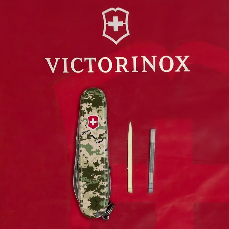 Складной нож Victorinox (Швейцария) из серии Spartan.