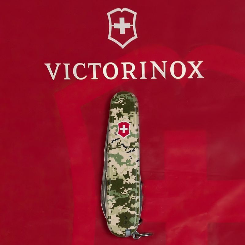 Складной нож Victorinox (Швейцария) из серии Spartan.