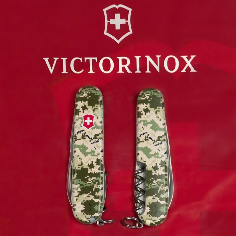 Складной нож Victorinox (Швейцария) из серии Spartan.