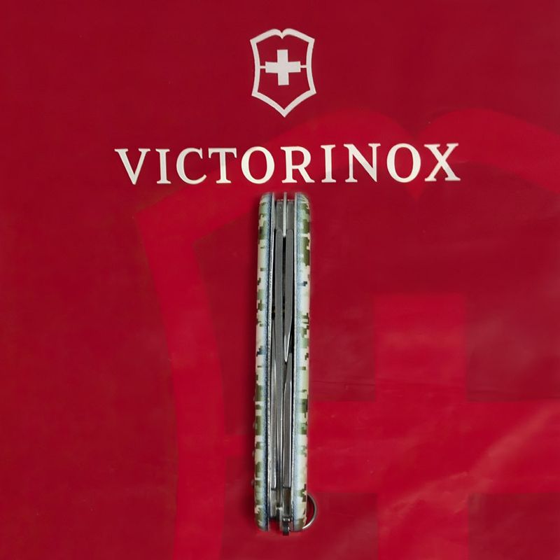 Складной нож Victorinox (Швейцария) из серии Spartan.