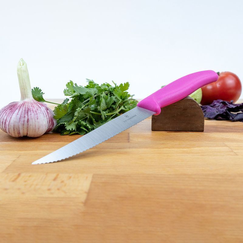 Кухонний ніж Victorinox SwissClassic Steak&Pizza 6.7936.12L5 рожевий