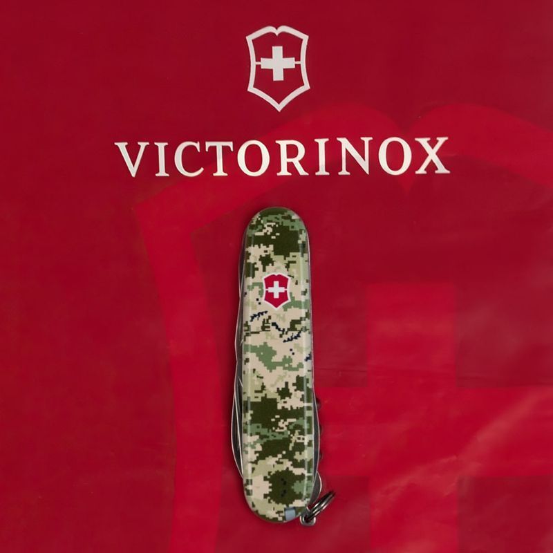 Складной нож Victorinox (Швейцария) из серии Huntsman.