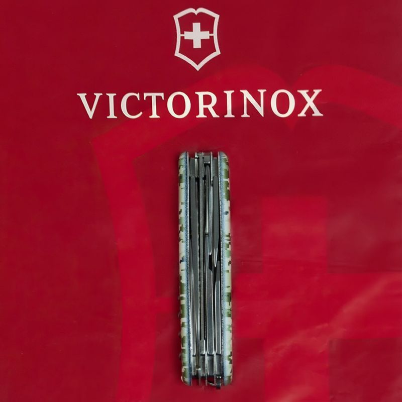 Складной нож Victorinox (Швейцария) из серии Huntsman.
