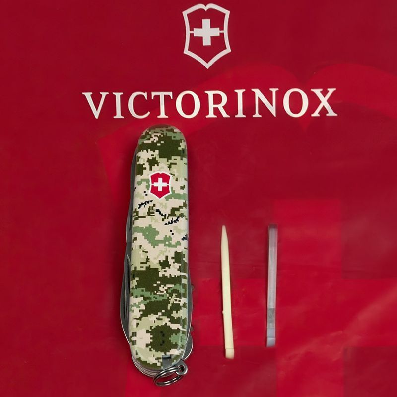Складной нож Victorinox (Швейцария) из серии Huntsman.