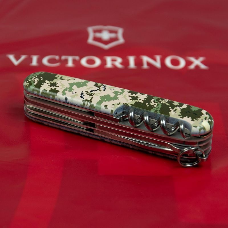 Складной нож Victorinox (Швейцария) из серии Huntsman.