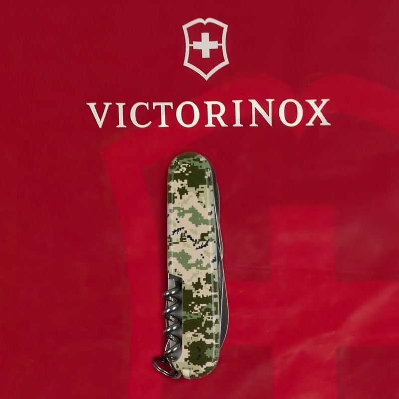 Складной нож Victorinox (Швейцария) из серии Huntsman.
