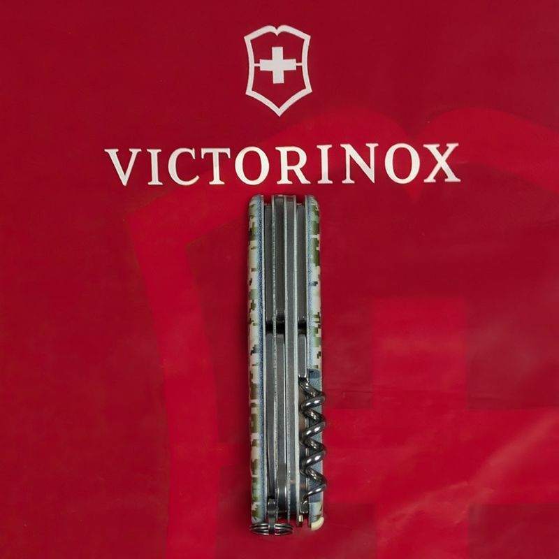 Складной нож Victorinox (Швейцария) из серии Huntsman.