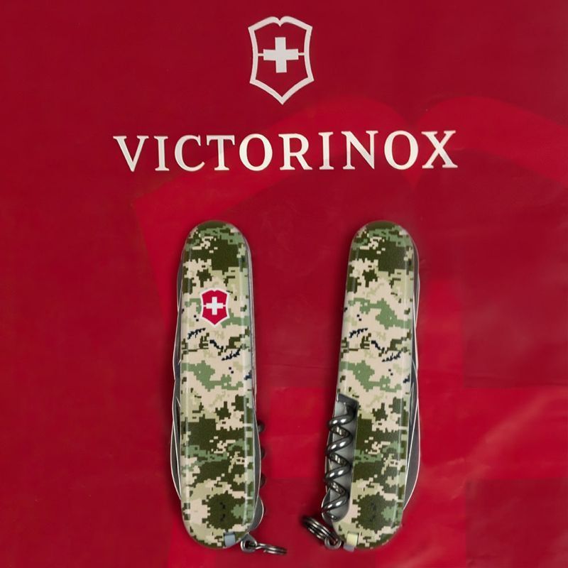 Складной нож Victorinox (Швейцария) из серии Huntsman.