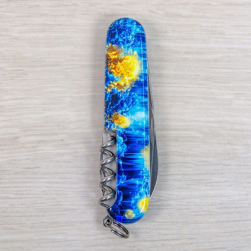 Складной нож Victorinox (Швейцария) из серии Spartan.