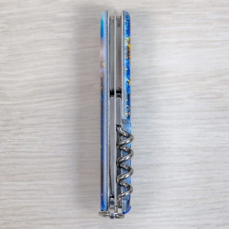 Складной нож Victorinox (Швейцария) из серии Spartan.
