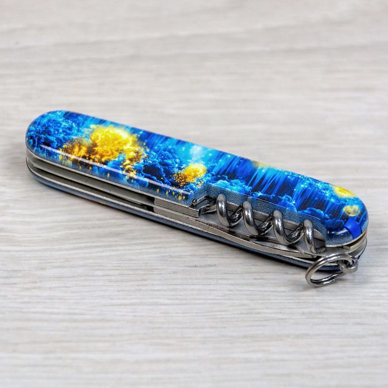 Складной нож Victorinox (Швейцария) из серии Spartan.