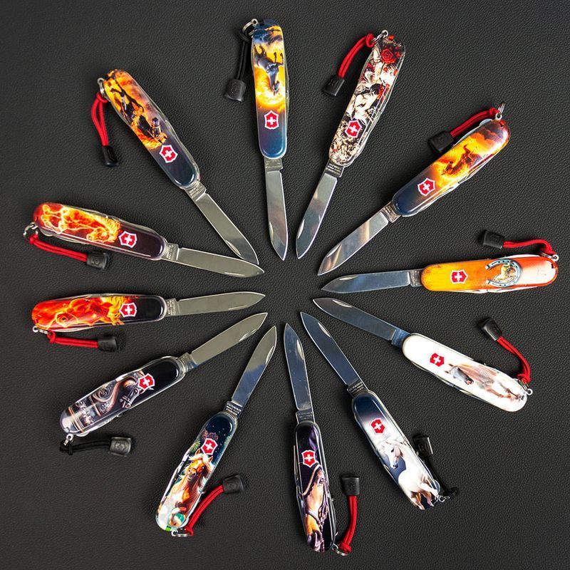 Складной нож Victorinox (Швейцария) из серии Spartan.