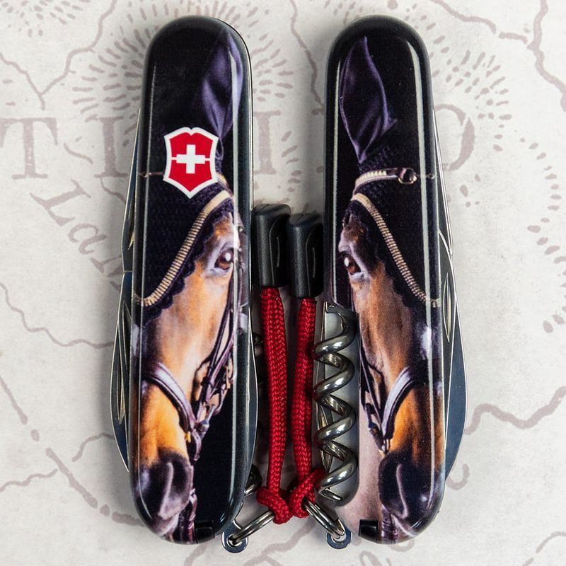 Складной нож Victorinox (Швейцария) из серии Spartan.