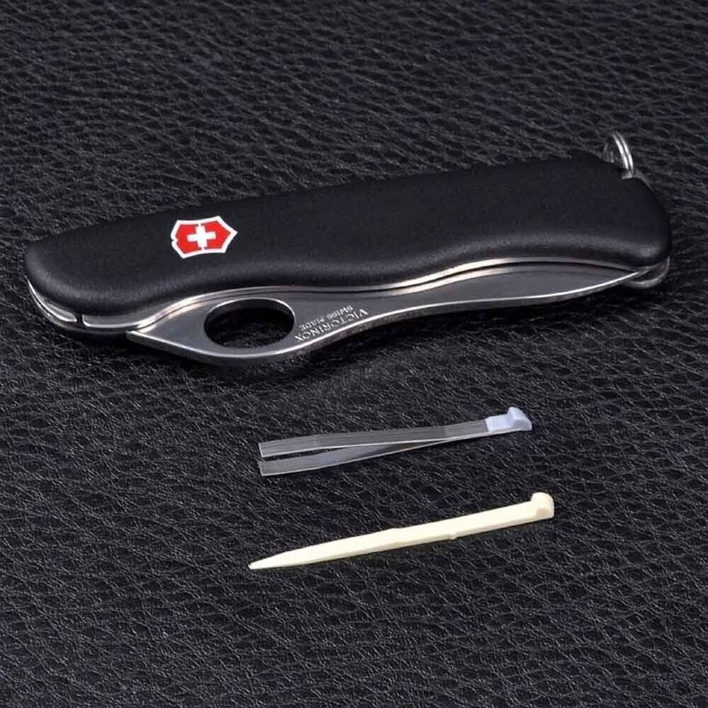 Складной нож Victorinox (Швейцария) из серии Sentinel.